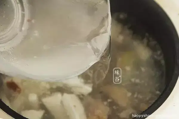 椰子燉雞湯的做法，清熱解毒護膚養顏！