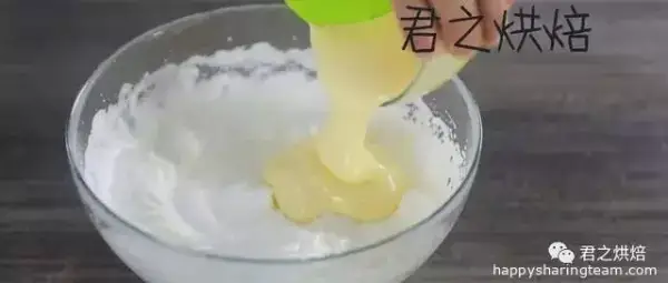 蜂蜜海綿蛋糕簡單的做法，有空試試做吧！