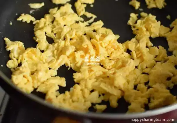 韭菜雞蛋餅這樣做，不用揉面，早餐輕鬆搞定！