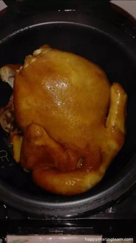 用電飯鍋做的烤雞，滑嫩多汁非常好吃！