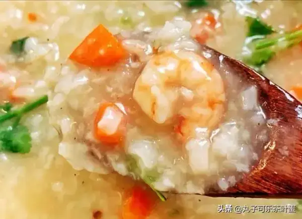 鮮蔬蝦仁粥，鮮美可口的粥，做法非常簡單