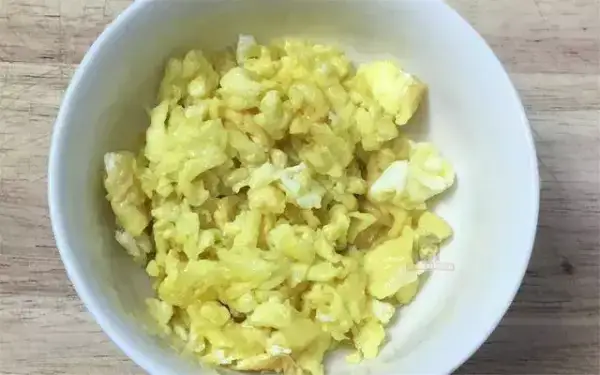 韭菜盒子這樣做，薄皮大餡，做法簡單又好吃