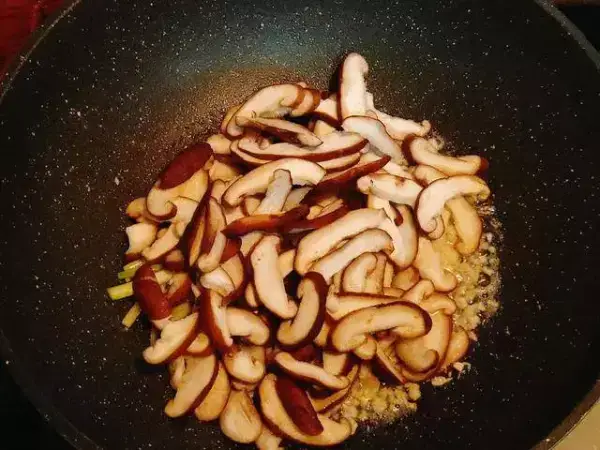 蚝油香菇的做法，低脂美味的素菜，超級下飯