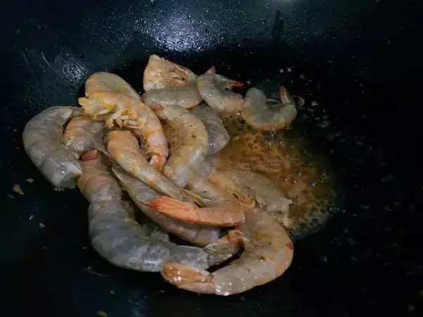 茄汁大蝦的做法，酸甜開胃超下飯，做法非常簡單
