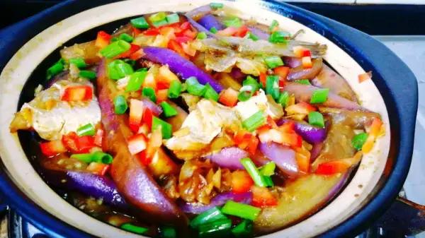 鹹魚茄子煲的做法，鮮香美味，非常下飯！試試做吧！