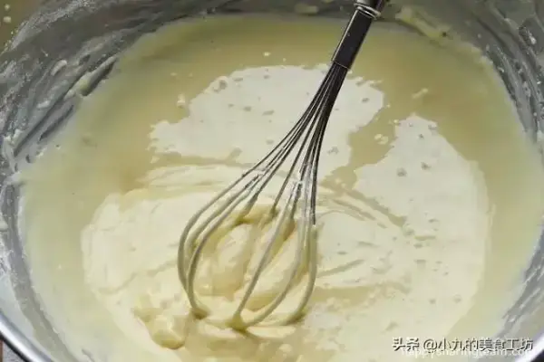 最簡單的乳酪蛋糕做法，不回縮不開裂，5分鐘學會！