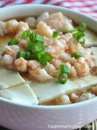 教你做豆腐蒸蝦仁，豐富的鈣質蛋白質，鮮香爽滑！