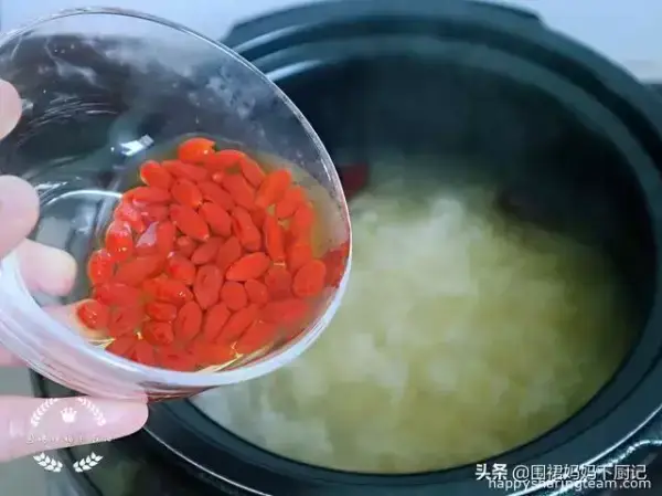 紅棗銀耳枸杞湯，常喝解暑降火，美容養顏！
