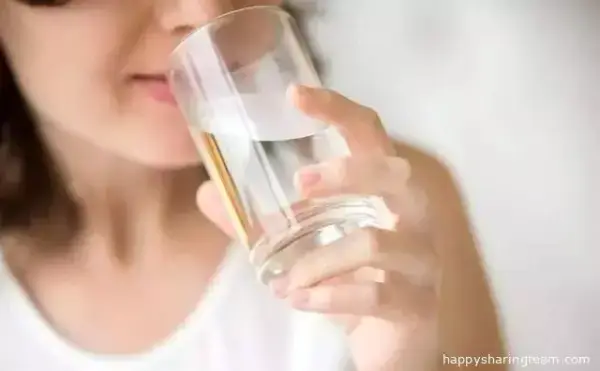 早起和睡前要不要喝水？告訴你人體最需要喝水的時間！