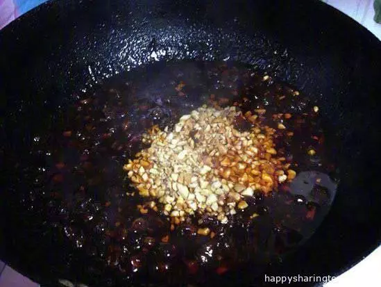 香菇肉醬的做法，拌飯拌面都非常好吃！