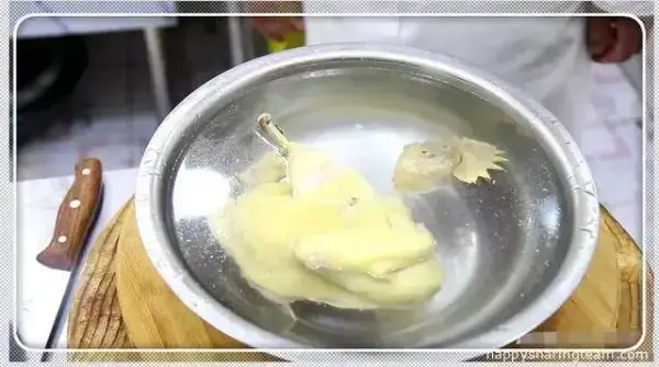 白斬雞的正確做法，肥嫩鮮美非常好吃！
