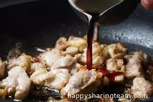 香菇雞肉燜飯的做法，看著就好吃！