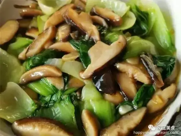 香菇油菜這樣炒，顏色翠綠，脆嫩好吃