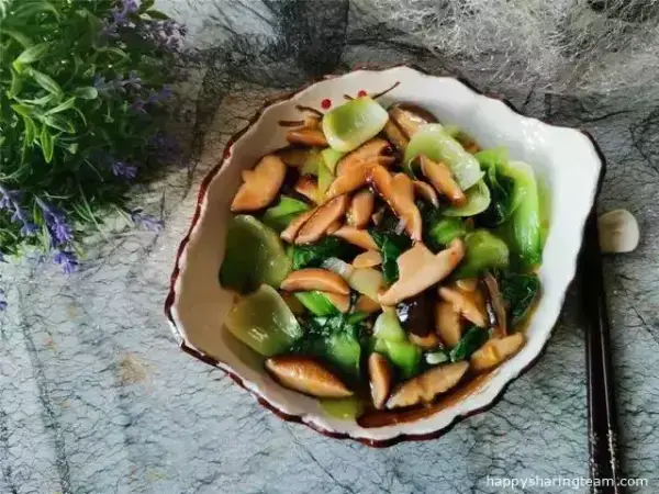 香菇油菜這樣炒，顏色翠綠，脆嫩好吃