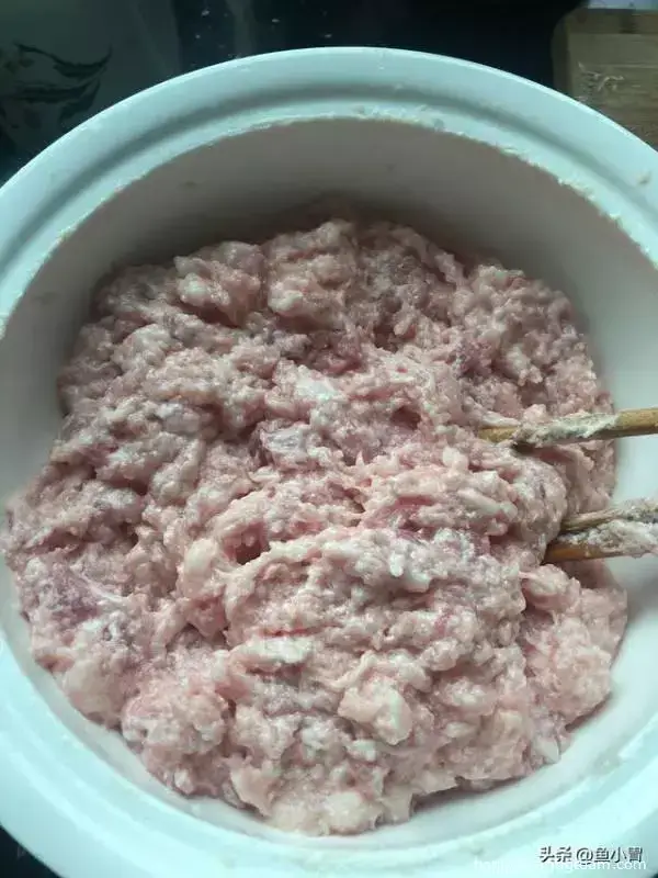 面點師教你肉包子的做法，湯汁滿滿一咬就出汁
