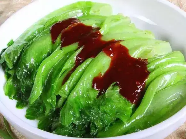 蚝油生菜這樣做，做法簡單，生菜翠綠不發黑
