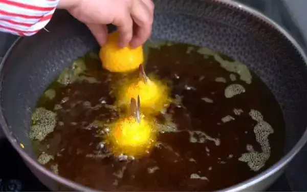 土豆蝦球的做法，顏色金黃口感酥脆，好看又好吃