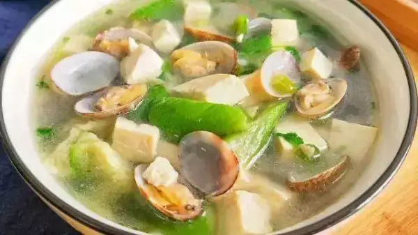 絲瓜豆腐花甲湯，湯頭非常鮮美，清熱解暑好喝