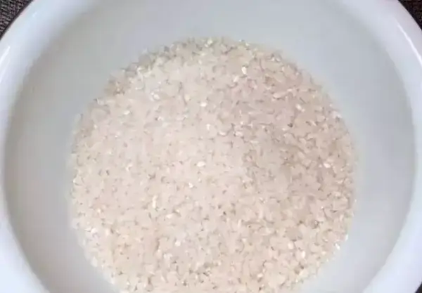 大米發糕的做法，蓬鬆暄軟，而且還不黏牙，做法非常簡單