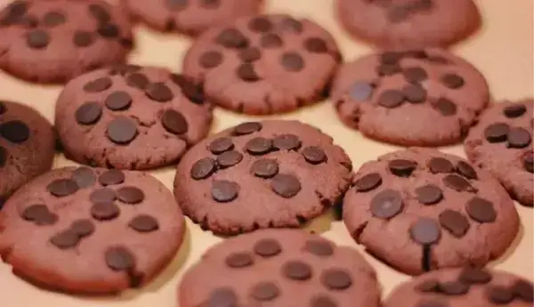 自製巧克力餅乾，酥脆香甜，簡單易做