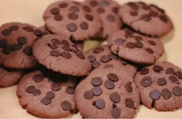 自製巧克力餅乾，酥脆香甜，簡單易做