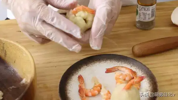 土豆蝦球的做法，鮮香美味外脆內軟，大人小孩都愛吃