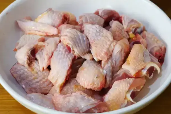 香菇蒸雞的做法，雞肉這麼做太好吃了，營養好吃又下飯