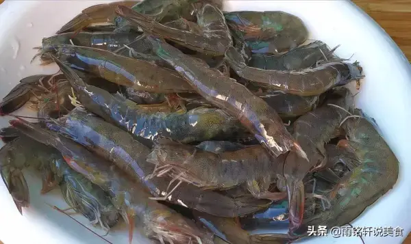 油燜大蝦的做法，簡單又好吃，不用到外面吃了！