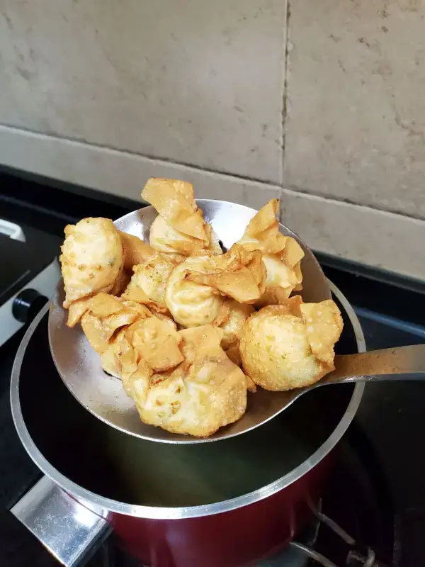 炸蝦餃雲吞（Fried Prawn Dumpling）的做法，酥脆可口，一口一個非常好吃！