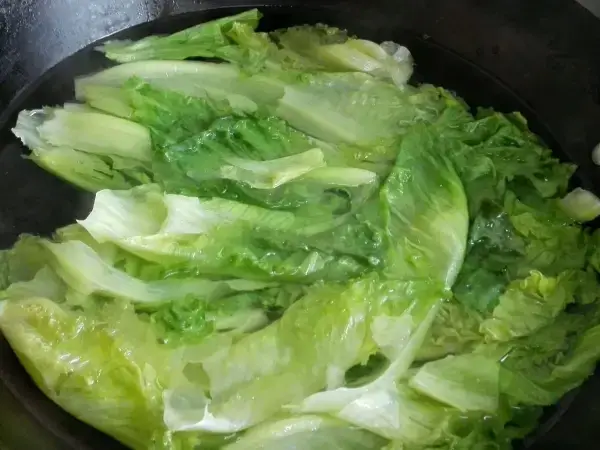 蚝油生菜的做法，翠綠鮮美，做法簡單又好吃！值得收藏起來！