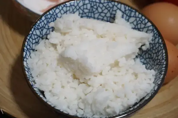 皮蛋瘦肉粥的做法，剩米飯就能做做，綿密好吃，值得收藏！