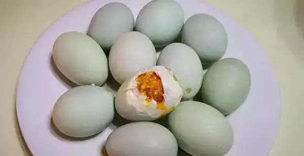 鹹鴨蛋正確醃法，不用鹽水泡，一周就能吃，起沙又流油，做法簡單零失敗