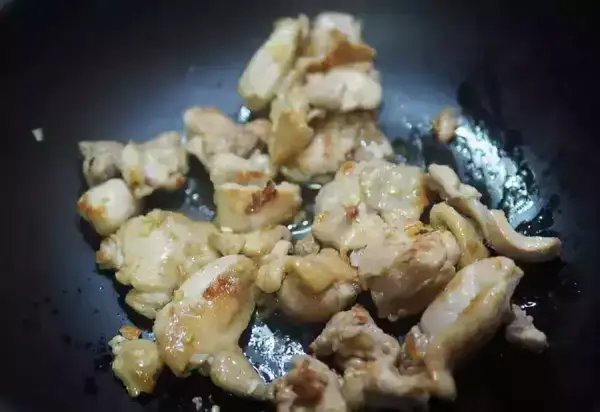 教你泰式香茅雞的做法，鹹香味美，簡單易做，一定要試試看