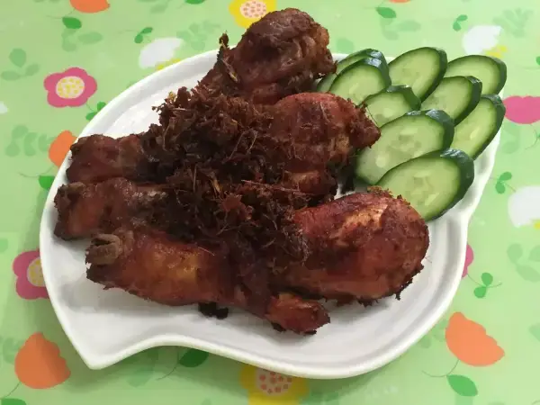馬來式香料炸雞 （Malay Style Deep Fried Chicken with Spices）的做法，非常好吃！