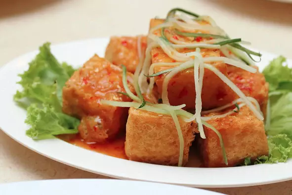 泰式豆腐（Thai Style Tofu）的做法，酸酸甜甜~一口接一口~好吃的停不下來！