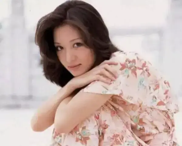 她是70年代台灣第一美女，顏值不輸林青霞，如今69歲優雅老去