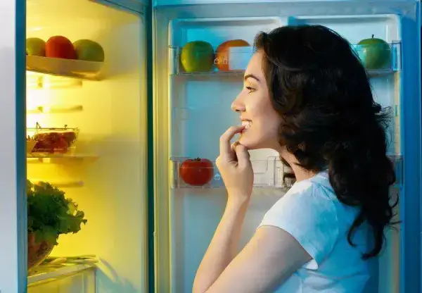 26歲女子確診胃癌，提醒：冰箱久置的3種食物，或是癌癥「幫兇」