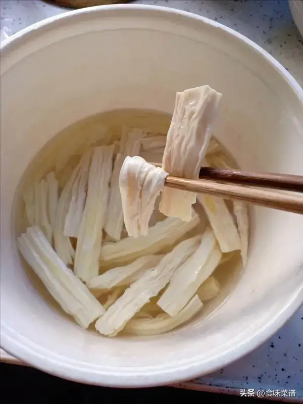 腐竹的4種「神仙」吃法，簡單易學，鮮香味濃，上桌一會兒就光碟